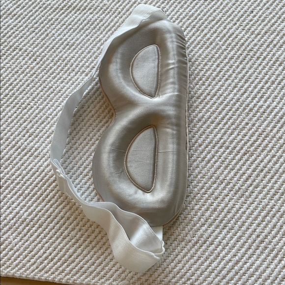 Accessories - Promeed Elegant Silver Satin light blocking Sleep Mask
